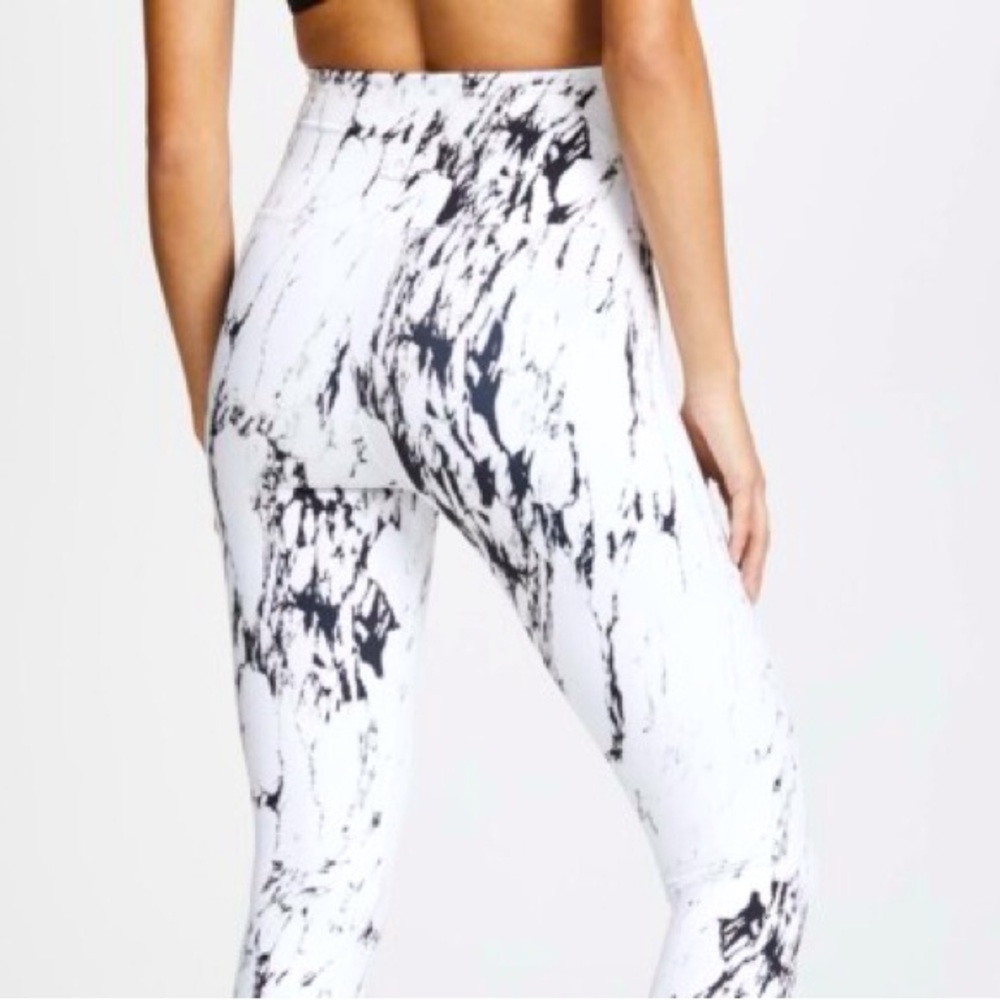 BEYOND YOGA 💥RARE💥 Olympus White & Black Marble High Waisted Midi Leggings - Picture 2 of 15
